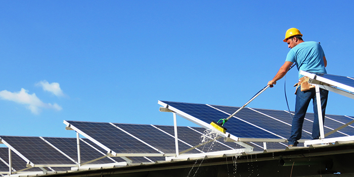 Guía básica de limpieza y mantenimiento de nuestras placas solares