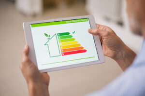 ¿En qué se diferencia la eficiencia energética del ahorro de energía?